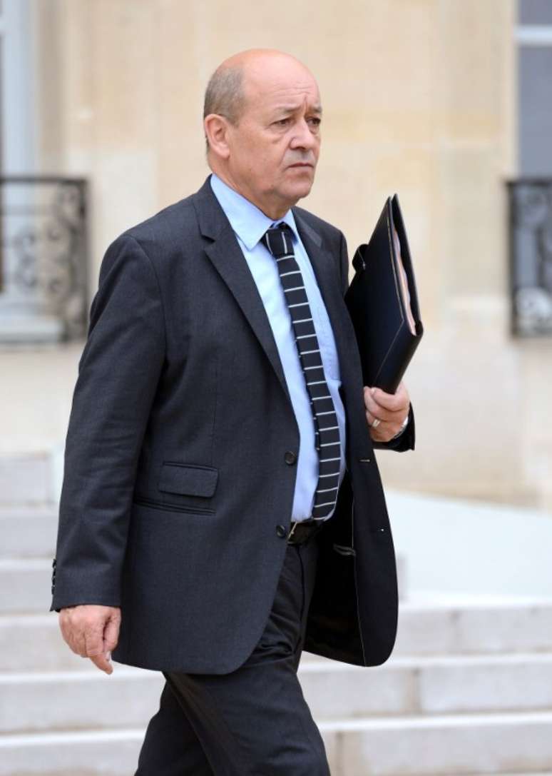 O ministro de Defesa francês, Jean-Yves Le Drian