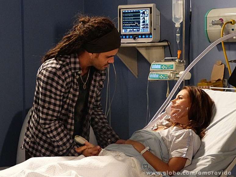 <p>Ninho se declara para Paloma no hospital</p>
