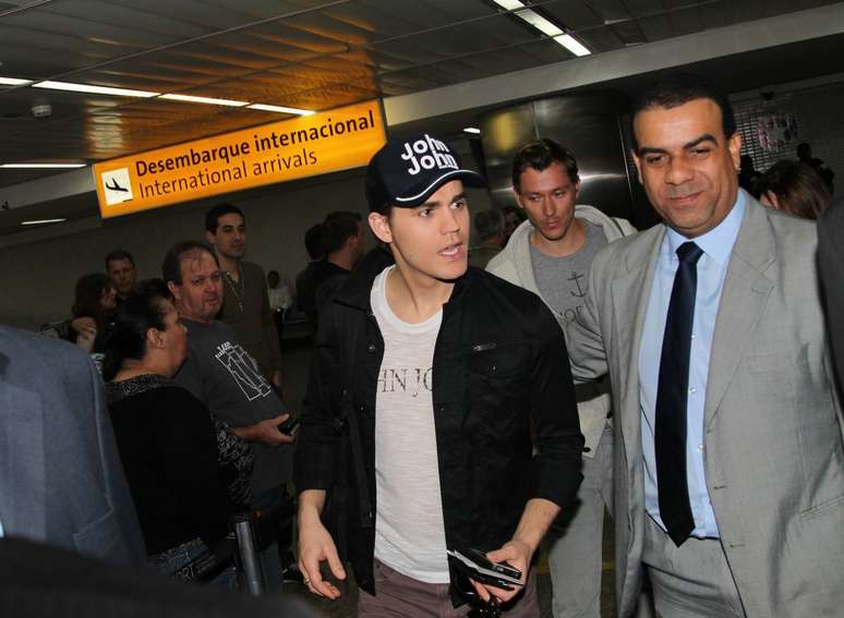 <p>O ator Paul Wesley desembarcou na manhã desta quinta-feira (19) no aeroporto de Guarulhos, em São Paulo</p>