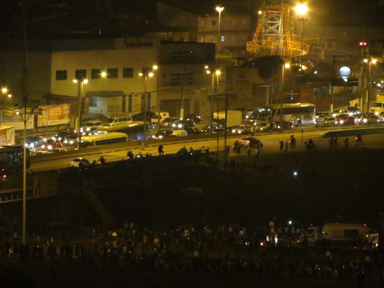 <p>O protesto na rodovia Anchieta complicou o trânsito na região</p>