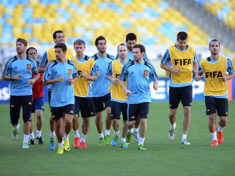Elenco da seleção espanhola durante treinamento realizado no Rio de Janeiro, nesta quarta-feira
