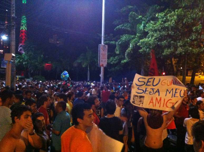 <p>Os manifestantes sa&iacute;ram da Assembleia Legislativa e seguiram para o Pal&aacute;cio da Aboli&ccedil;&atilde;o, sede do governo do Estado, em Fortaleza, no Cear&aacute;</p>