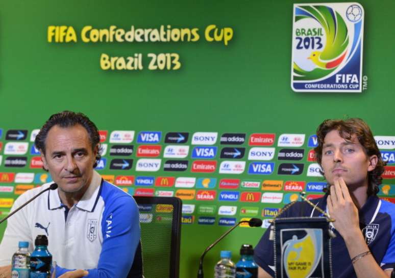 <p>Os dois italianos que falaram nas entrevistas oficiais da Fifa na Copa das Confederações fizeram gols; Montolivo (à dir.) espera ser o próximo</p>