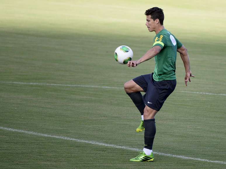 Hernanes treinou entre os titulares na vaga de Paulinho, que está fora da partida devido a lesão no tornozelo esquerdo