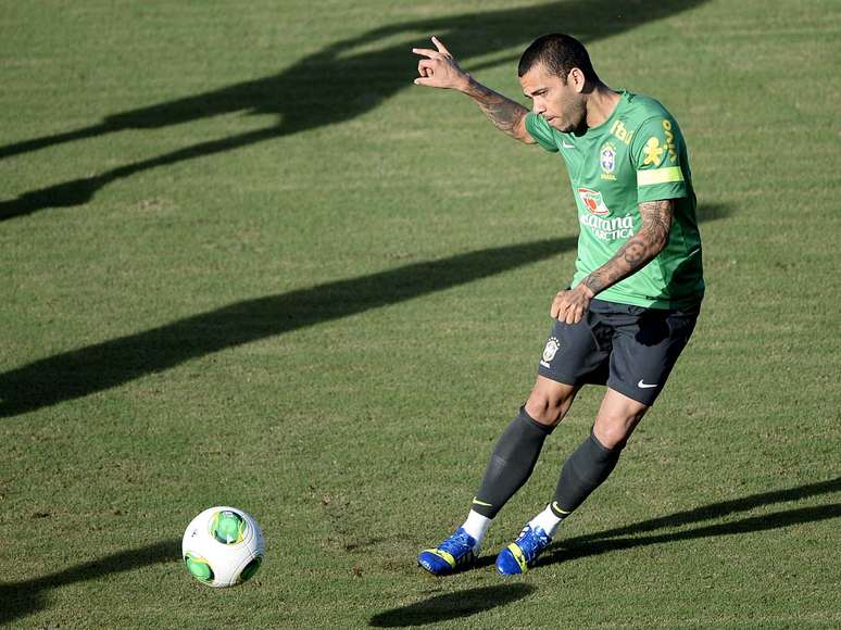 <p>Daniel Alves pede foco no futebol da Seleção Brasileira</p>