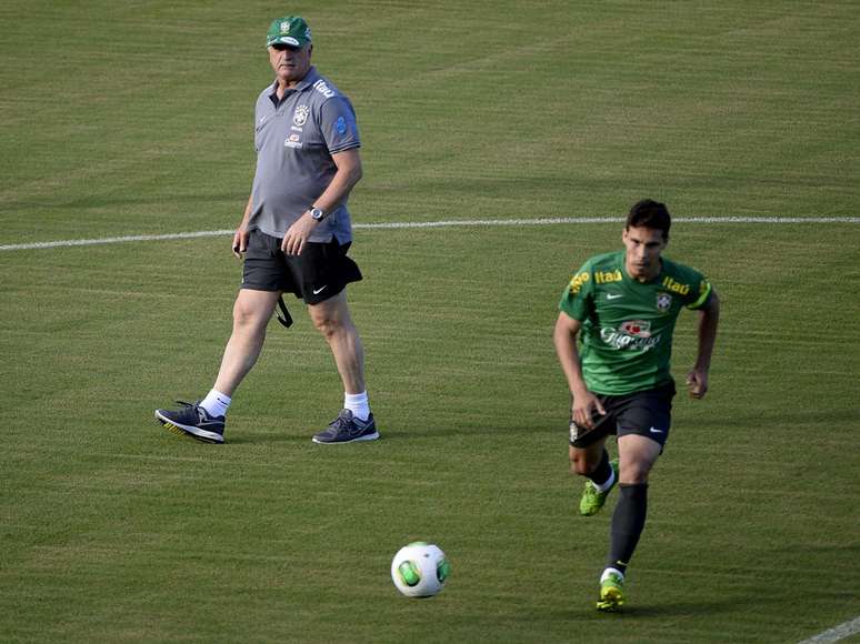 <p>Felipão escolheu Hernanes como substituto de Paulinho</p>