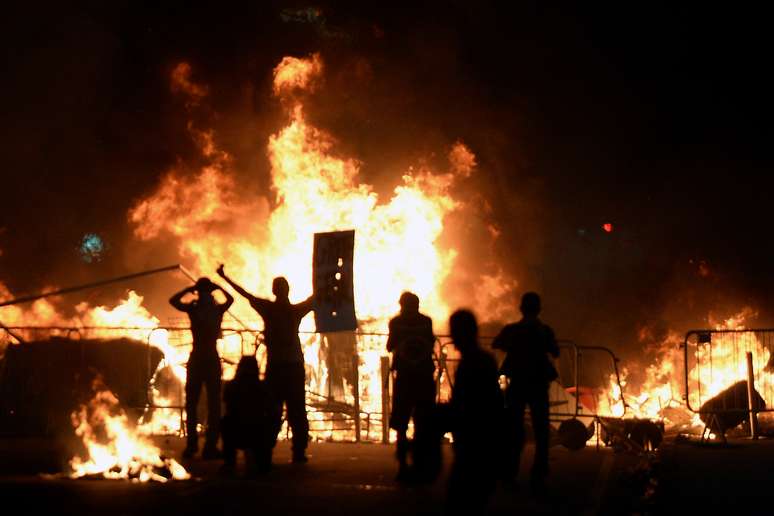 <p>Rio de Janeiro vive escalada de viol&ecirc;ncia em protestos</p>