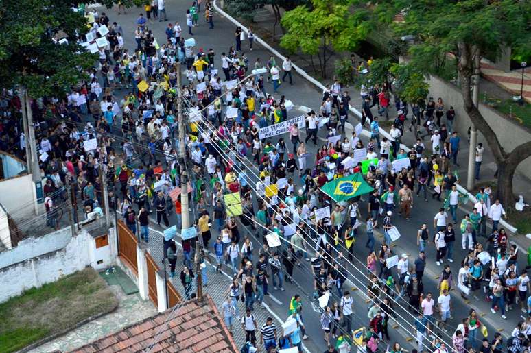 Manifestantes foram às ruas em São José dos Campos