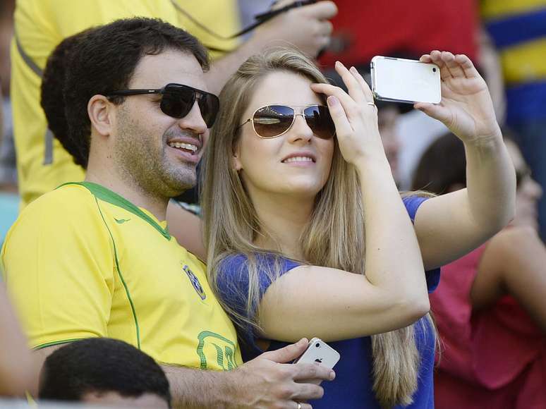 Torcedores animados ocuparam a Arena Fonte Nova, em Salvador, neste sábado (22), onde acontece a partida entre Itália x Brasil, pela Copa das Confederações
