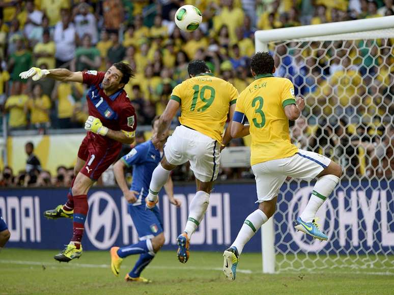 <p>Buffon admitiu erro em gol de falta marcado por Neymar</p>