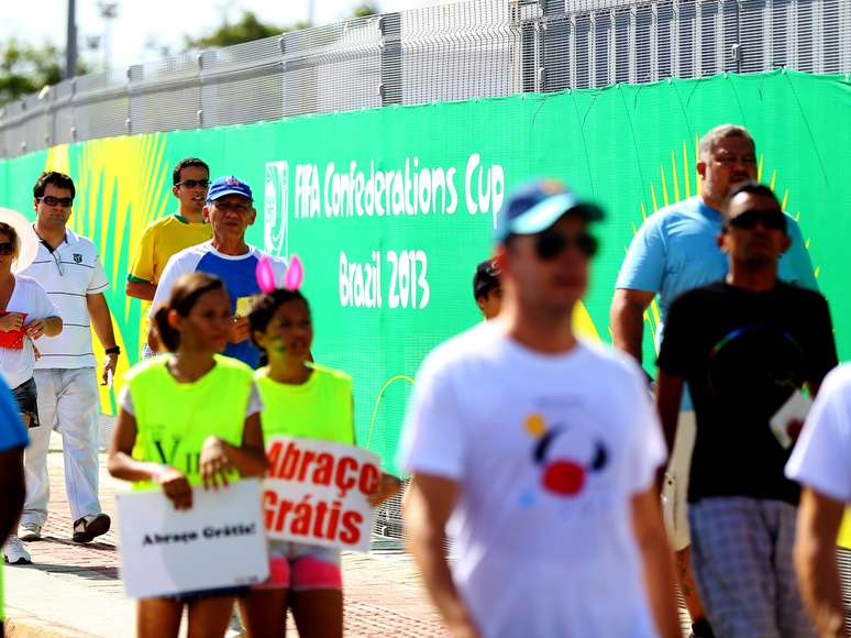 <p>Torcedores chegando ao Estádio do Castelão</p>