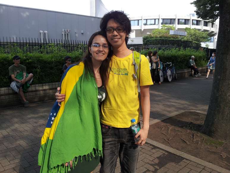 Japonês Hiroyuki, que namora a brasileira Marília, decidiu ir para a manifestação depois de ver um vídeo contra a realização da Copa do Mundo