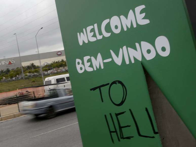 <p>Cartazes da Copa das Confedera&ccedil;&otilde;es s&atilde;o alvo de vandalismo em Belo Horizonte</p>