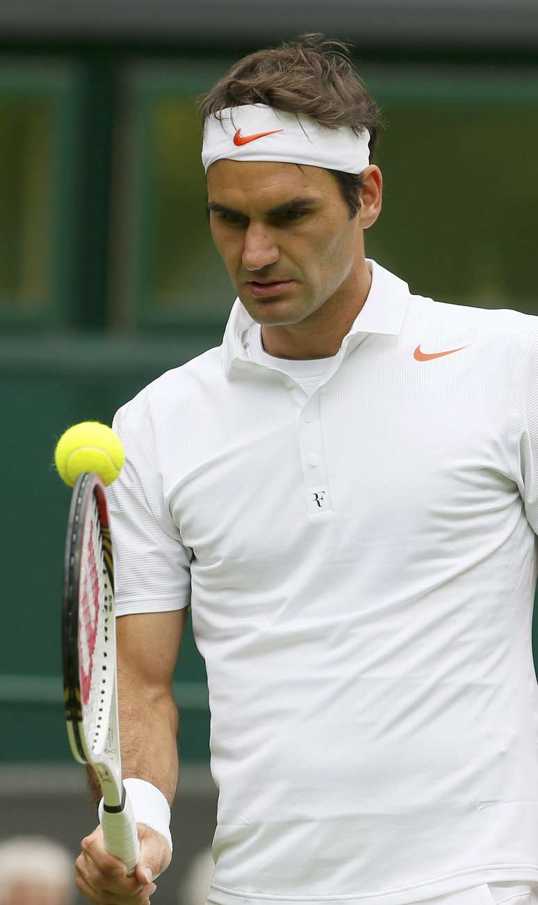 <p>Federer vai aumentar tamanho da raquete para reduzir desgaste físico</p>