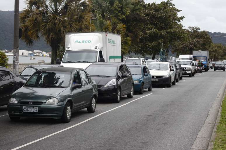 Rodovia ficou bloqueada por protesto por cerca de quatro horas nesta segunda-feira