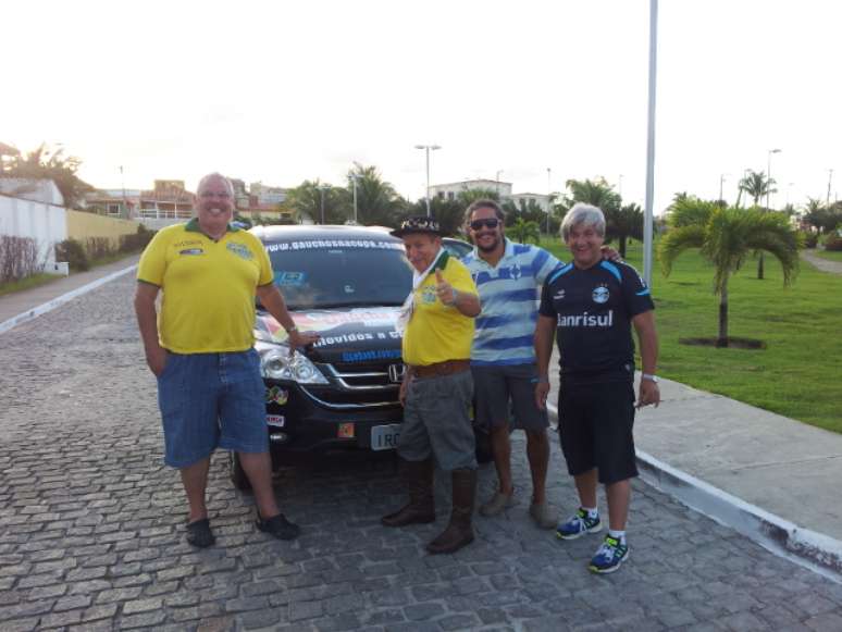 <p> Alexandre, Clóvis, Frank e José Carlos viajam juntos durante o torneio</p>