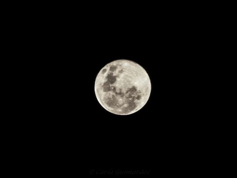 <p>A Superlua iluminou o céu de Porto Alegre, capital gaúcha</p>