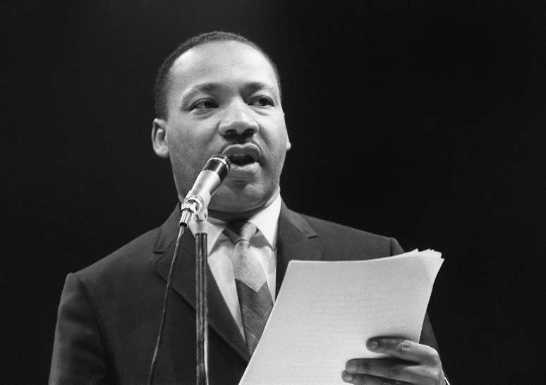 <p>Martin Luther King, defensor dos direitos civis dos negros nos Estados Unidos</p>