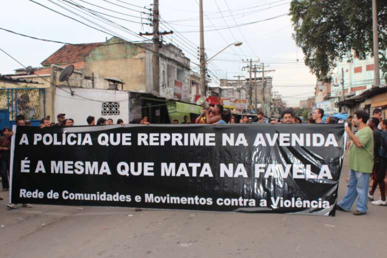 Moradores criticam violência policial em favelas do Rio de Janeiro