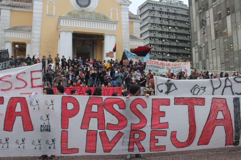 CURITIBA,14 DE NOVEMBRO DE 2013 – MOVIMENTO NA RODOVIARIA DE CURITIBA