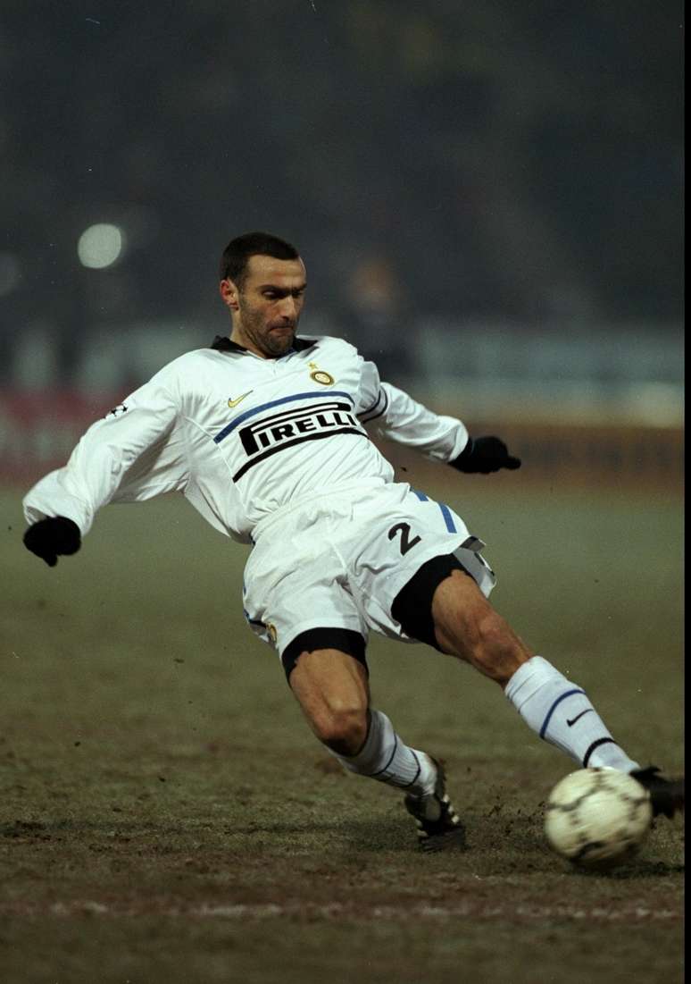 Giuseppe Bergomi em 1998, defendendo a Inter de Mil&atilde;o
