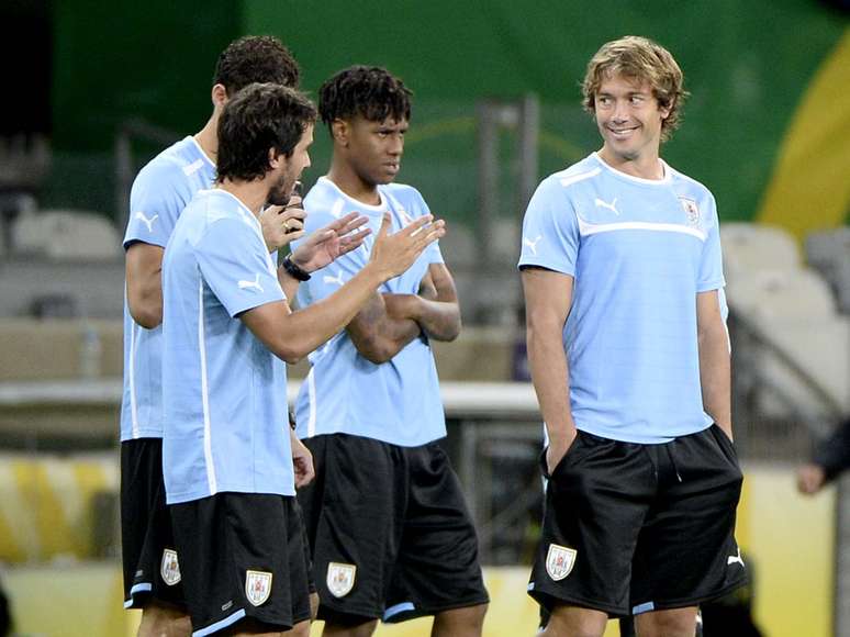 Lugano afirmou que se preocupa com possíveis simulações de Neymar