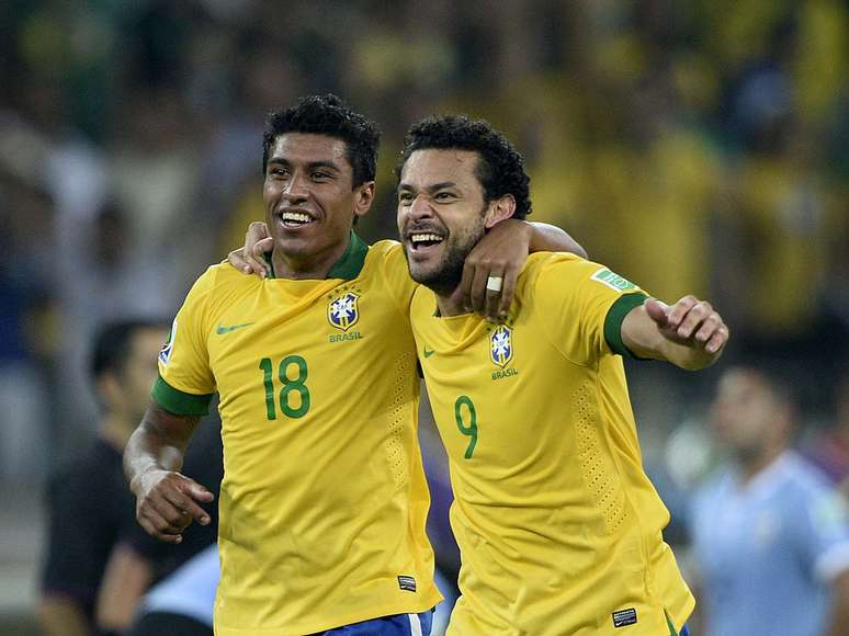 <p>Paulinho e Fred deram a vitória para a Seleção Brasileira</p>