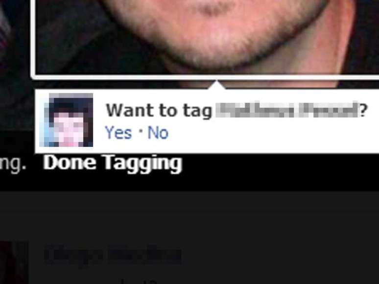 Ferramenta sugere a marcação de amigos em fotos usando tecnologia de reconhecimento facial