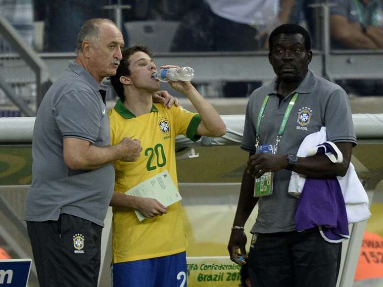 Luiz Felipe Scolar colocou Bernard no segundo tempo e a torcida foi a loucura no Mineir&atilde;o