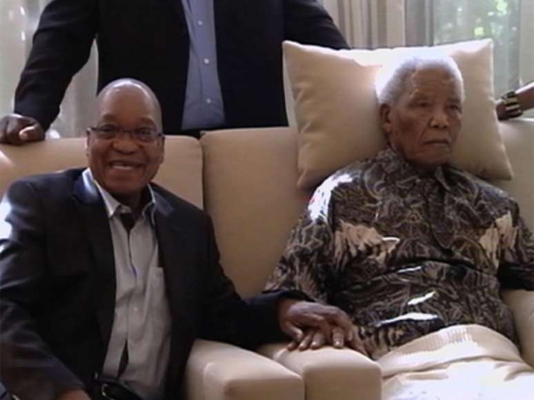 O presidente sul-africano, Jacob Zuma, e Nelson Mandela, em foto de abril de 2013