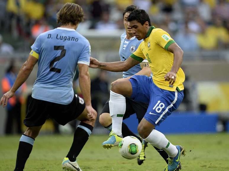 <p>Em seu retorno à Seleção, Paulinho participou do primeiro gol e marcou o segundo</p>
