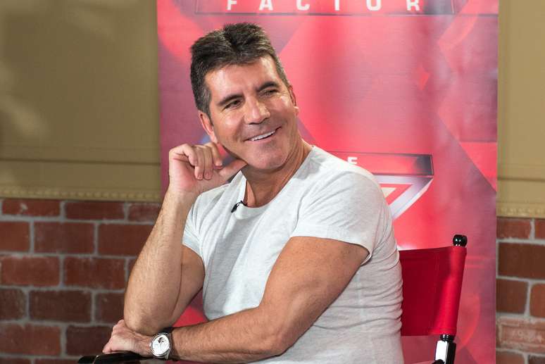 <p>Simon Cowell quer comprar casa luxuosa em Nova York para mãe de seu filho, mas ela não quer se mudar com ele para a residência, apesar de estarem juntos</p>