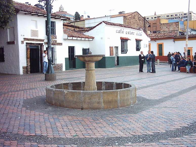 Reza a lenda que Bogotá teve início nesta praça. Não importa mais se é verdade ou não, ela já virou ponto turístico