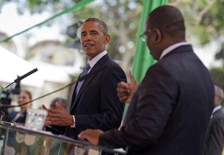 Obama participa de coletiva de imprensa com o presidente senegalês, Macky Sall, em Dacar