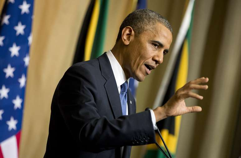 O presidente do Estados Unidos, Barack Obama, fala a jornalistas na África do Sul