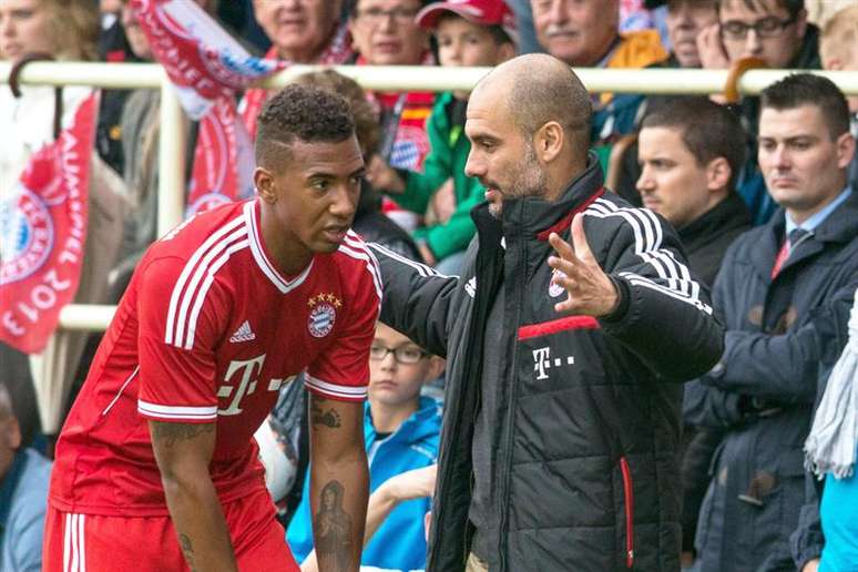 <p>Técnico do Bayern de Munique disse ter sido "perturbado" por Sandro Rosell durante período sabático, e ainda acusou dirigentes de terem usado doença de sucessor como mote para críticas</p>