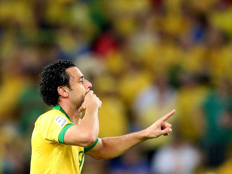 <p>Fred comemora o terceiro gol do Brasil contra a Espanha, seu quinto em cinco jogos na Copa das Confederações</p>