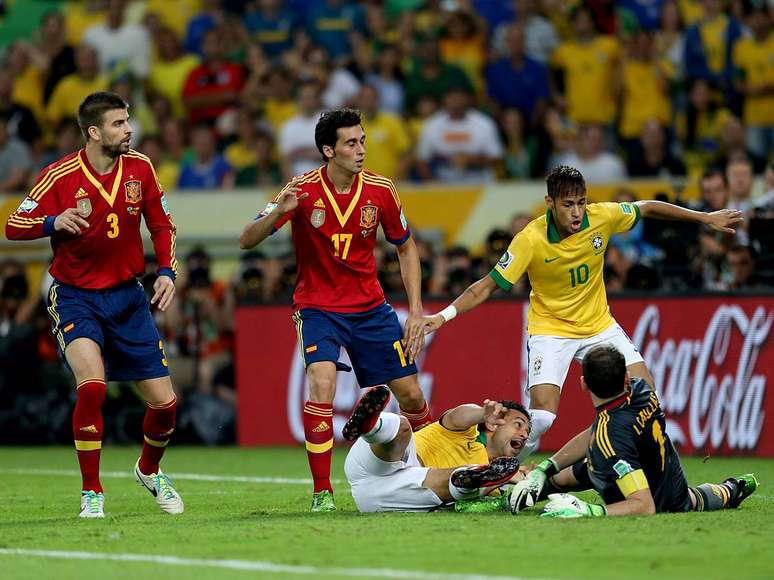 <p>Fred marcou gol deitado no chão logo a 1min de bola rolando no Maracanã</p>