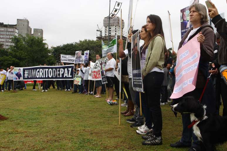 <p>Manifestantes mobilizam-se no Parque do Povo para marcha contra a violência em São Paulo</p>