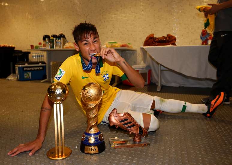 <p>Neymar far&aacute; a estreia pelo Barcelona diante do ex-clube, o Santos</p>