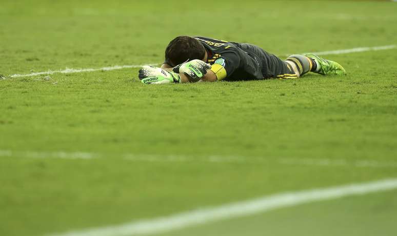 <p>Goleiro espanhol n&atilde;o conseguiu evitar derrota pesada para a Sele&ccedil;&atilde;o Brasileira</p>