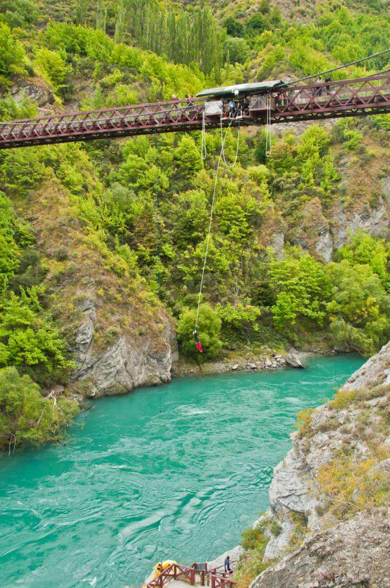 <p>Bungee Jumping</p>