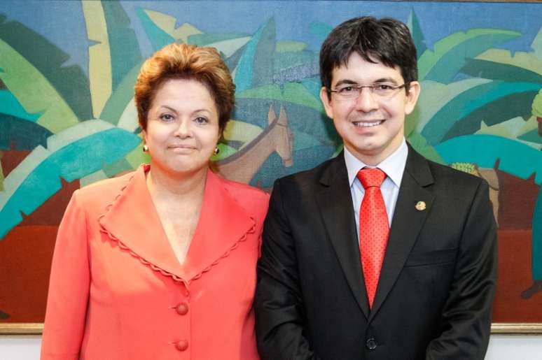 Presidente Dilma Rousseff durante audiência com o senador Randolfe Rodrigues (Psol)