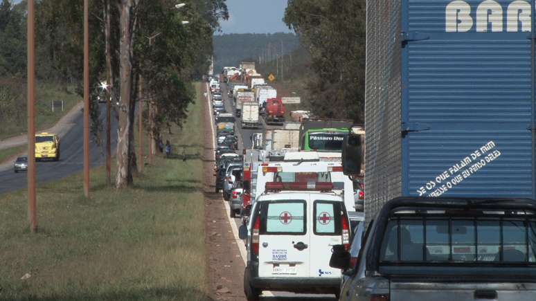 <p>Caminhoneiros reclamam do aumento do litro do óleo diesel, além de outras reivindicações</p>