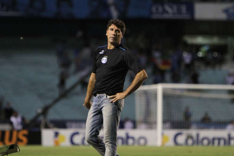 <p>Treinador será apresentado e comandará treino ainda nesta terça-feira</p>