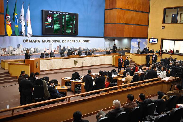 Sessão da Câmara de Porto Alegre durou mais de dez horas
