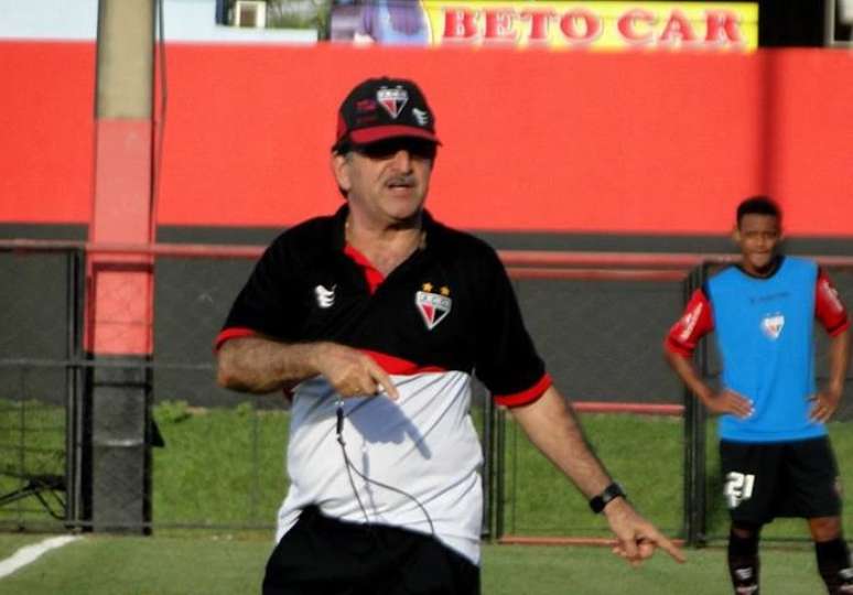 <p>René Simões revelou que gostaria de manter a escalação do Atlético-GO</p>