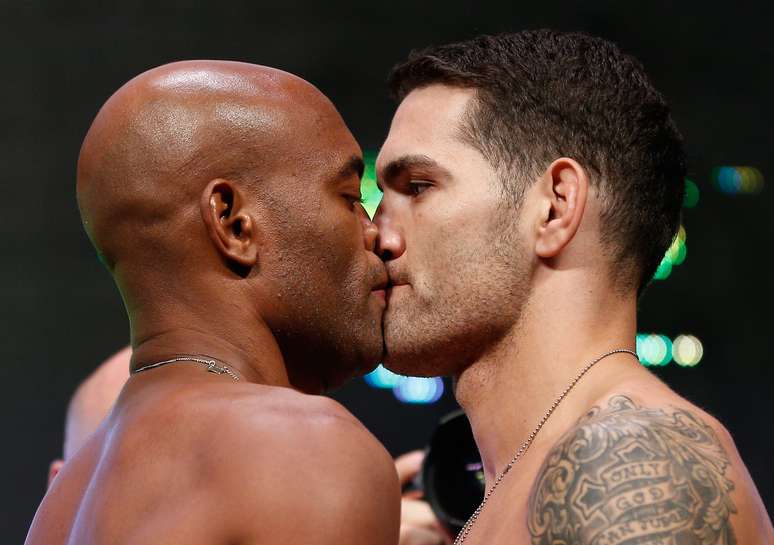 Anderson Silva Troca Beijo E Provocações Com Chris Weidman 