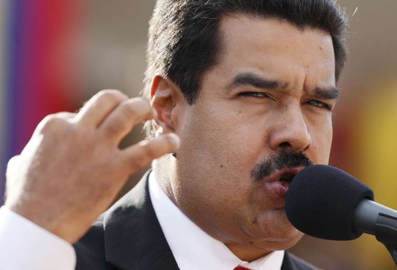 O presidente da Venezuela, Nicolás Maduro, anuncia a oferta de asilo a Snowden