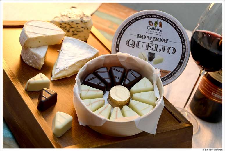 <p>Gallette Chocolates criou uma linha de bombons com recheios de queijo roquefort, brie com damasco e queijo camembert com limão siciliano</p>